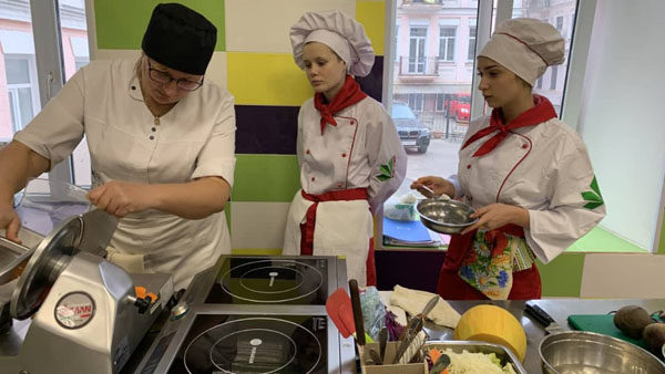 Тема "Обробка капустяних, гарбузових, томатних овочів та приготування страв з овочів"