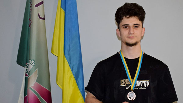 Вітаємо Едварда Аракеляна який здобув ІІІ місце у змаганнях І етапу Спартакіади  у категорії «віджимання»