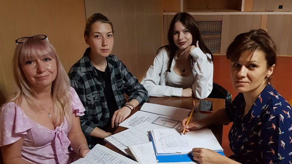 Незважаючи на повітряну тривогу, приймальна комісія продовжує свою роботу в тимчасовому укритті