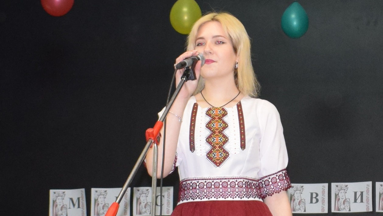 "Міс у вишиванці"