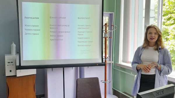 Змістовну зустріч провела Король Альона - практикуючий майстер, випускниця КПКМТС за професією "Перукар (перукар-модельєр)"