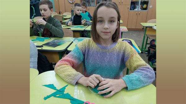 Викладач Ірина Романюк провела цікавий майстер-клас для учнів на тему: «Виготовлення новорічних прикрас»