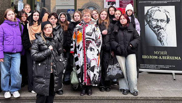 Здобувачі освіти на чолі з викладачем зарубіжної літератури Іриною Хохловою відвідали музей Шолом-Алейхема