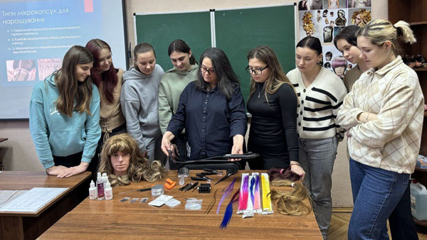 В КПКМТС пройшов тиждень предмету «Перукарська справа»