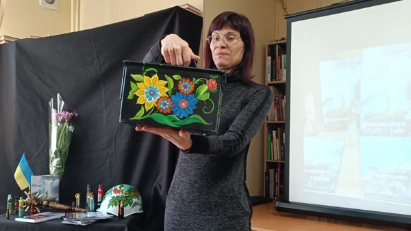 Презентація поетичної збірки "Римовано любов'ю у війні" Тетяна Олійникова