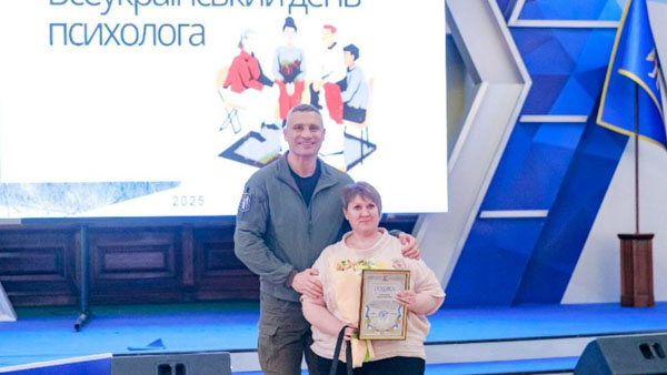 Пишаємося нашою колегою, практичним психологом Людмилою Коваленко, яка відзначена нагородою мера столиці