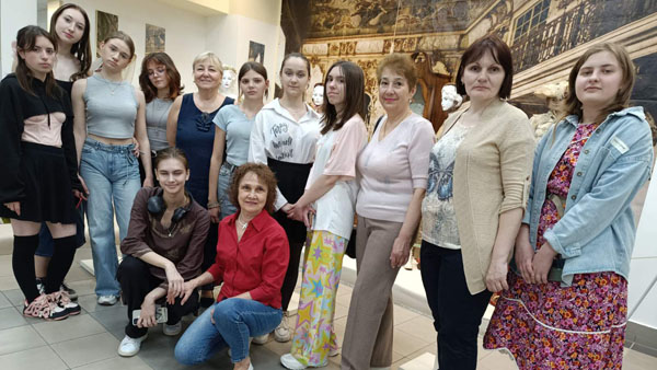 Відвідали Музей історії моди Марини Іванової унікальних автентичних костюмів періоду правління королеви Вікторії 1837-1901 років