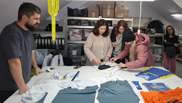 Здобувачі освіти КПКМТС зі спеціальності «Технології легкої промисловості» та слухачі курсової підготовки в рамках гостьової лекції відвідали швейне підприємство ФОП Тютюнников А.С.