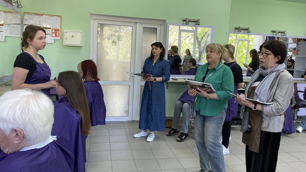 Поетапна атестація для присвоєння кваліфікації перукар 2 класу пройшла вдало, проте хвилююче
