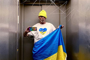 Модні синьо-жовті виходи знаменитостей у Каннах на підтримку України